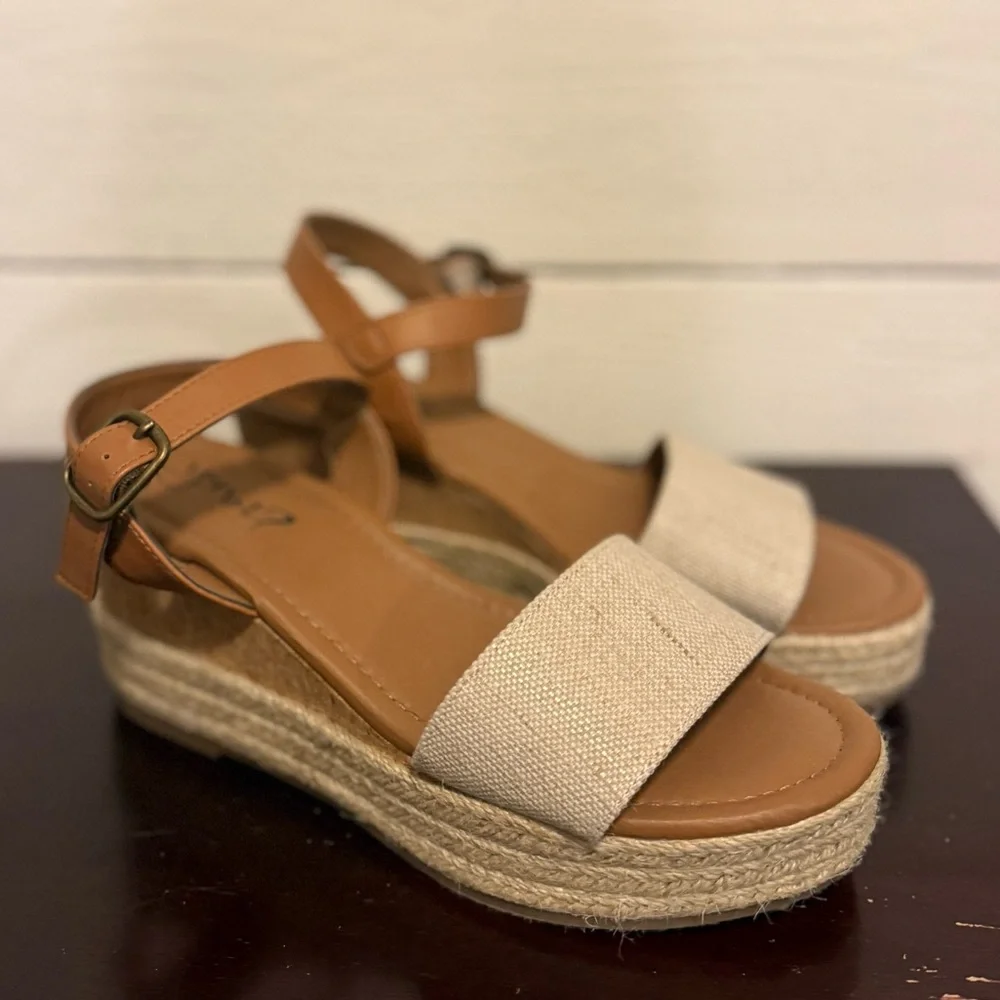 ♥️♥️ Y Not? Espadrille Wedge Sandals Size 7 Tan & Cream